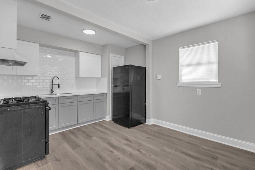 More Photos Of 3613 Crane St, Houston Apartments For Sale