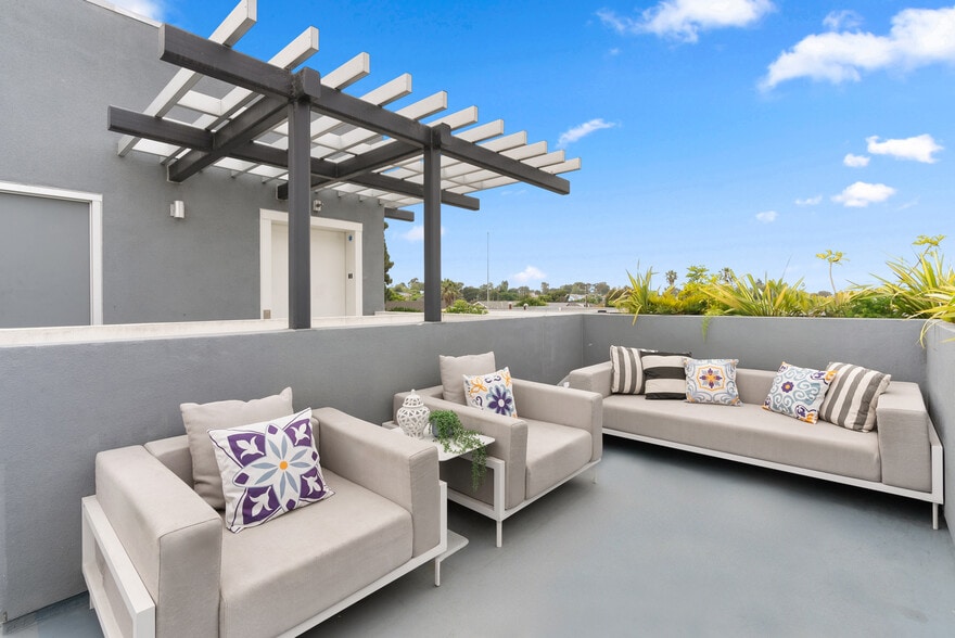 More Photos Of 930-932 Manhattan Beach Blvd, Manhattan Beach Office Residential For Sale