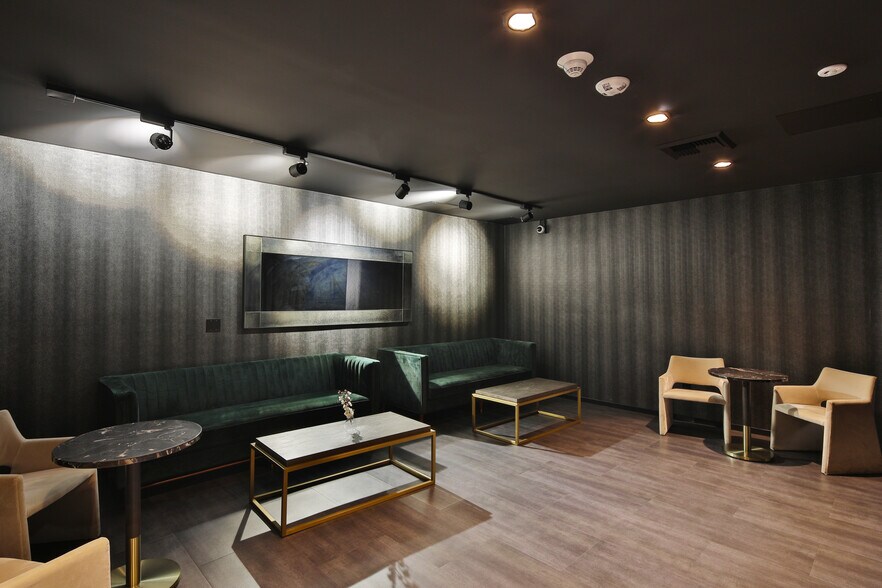 More Photos Of 6400 W Sunset Blvd, Los Angeles Storefront For Lease