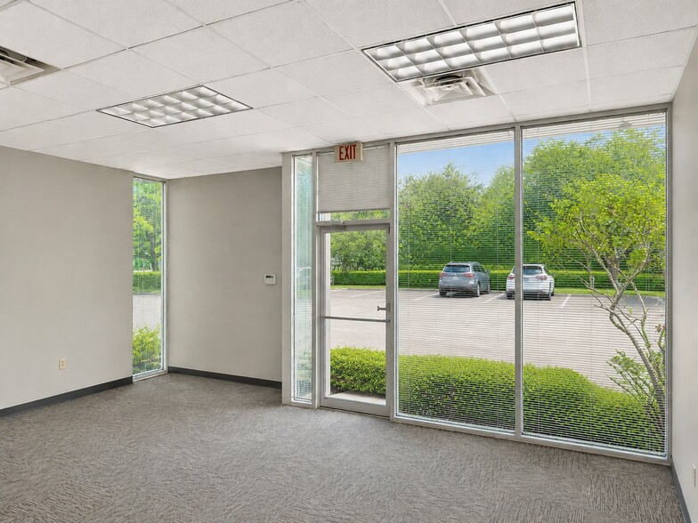 More Photos Of 9051 Florida Mining Blvd, Tampa Light Manufacturing For Lease