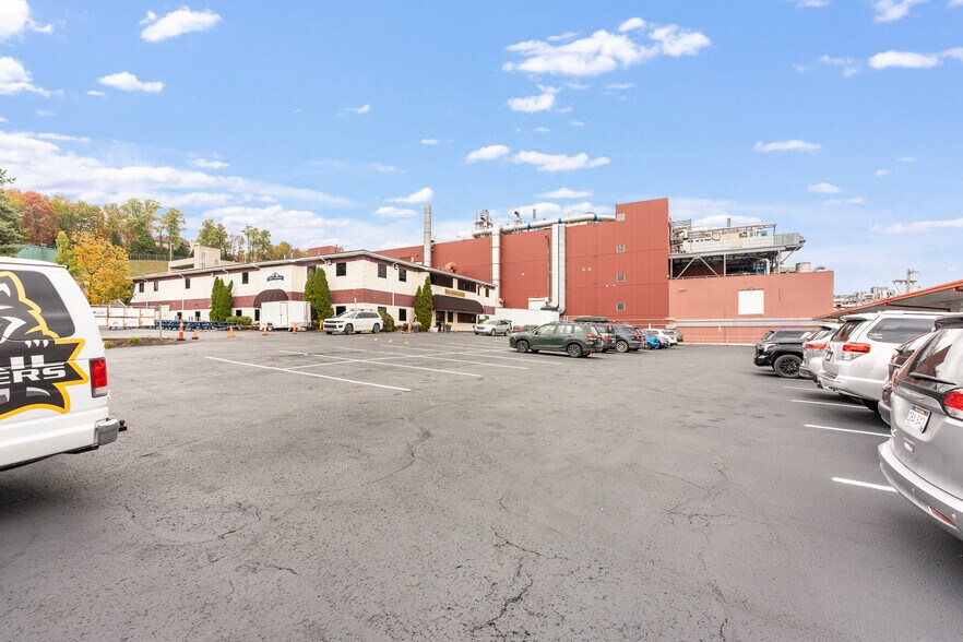 More Photos Of 1 Suburban Ct, Morgantown Office For Lease