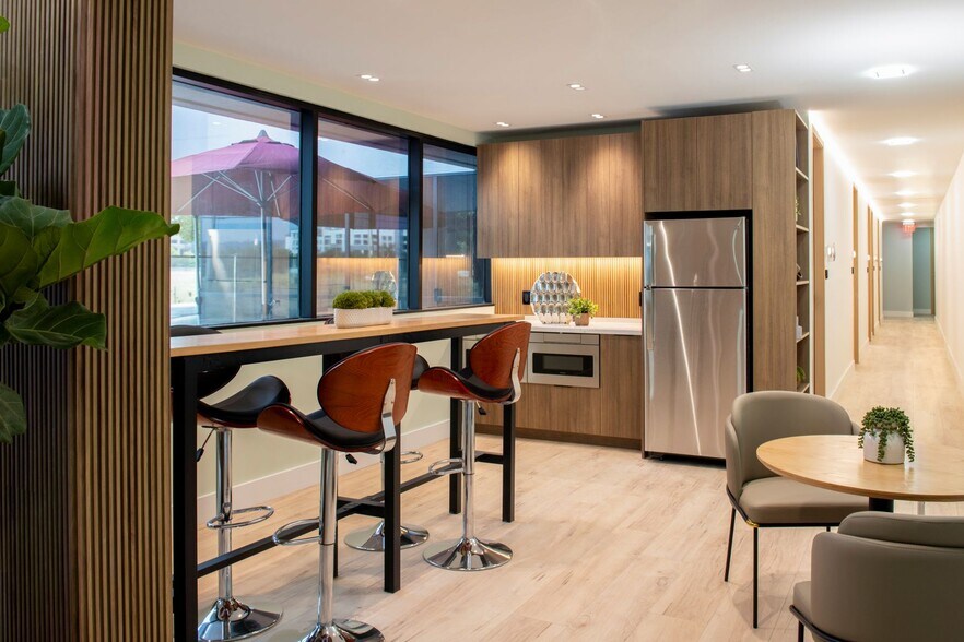 More Photos Of 21515 Vanowen St, Canoga Park Coworking Space