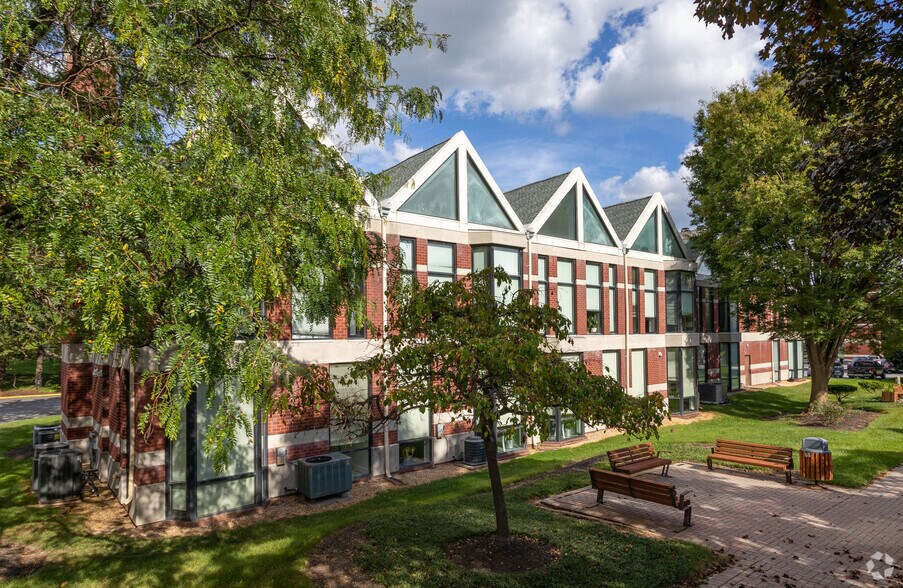 More Photos Of 2 Reservoir Cir, Pikesville Office For Sale