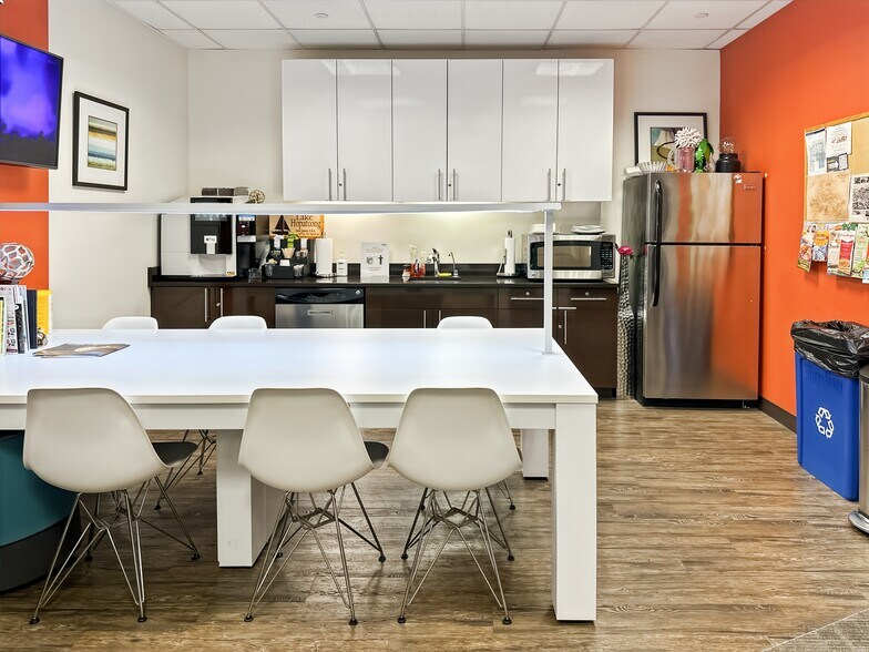 More Photos Of 100 Enterprise Dr, Rockaway Coworking Space