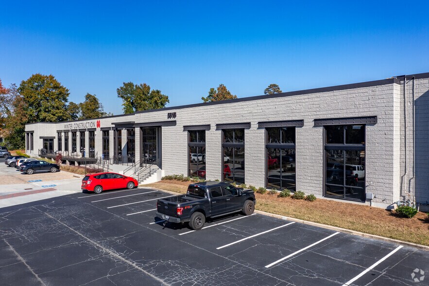 More Photos Of 5616 Peachtree Rd, Atlanta Loft Creative Space For Lease