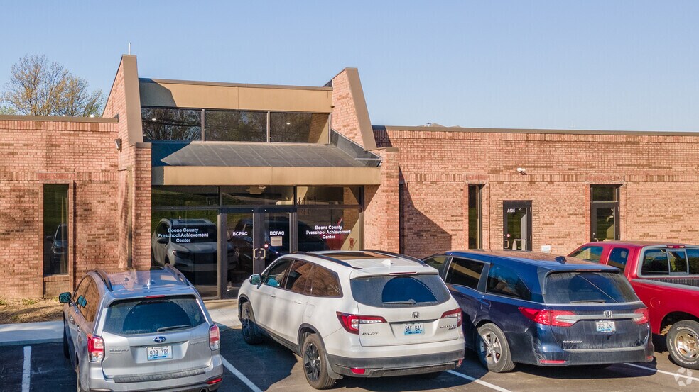 More Photos Of 7627 Ewing Blvd, Florence Office For Lease