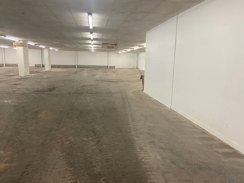 More Photos Of 1014 Holloway Ave, Albany Warehouse For Sale