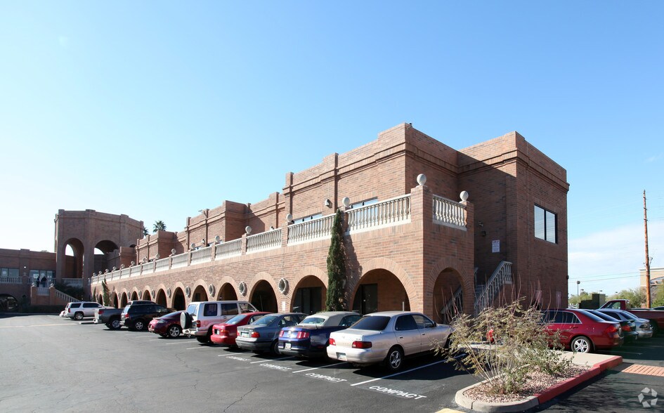 More Photos Of 8010 E McDowell Rd, Scottsdale Office For Lease