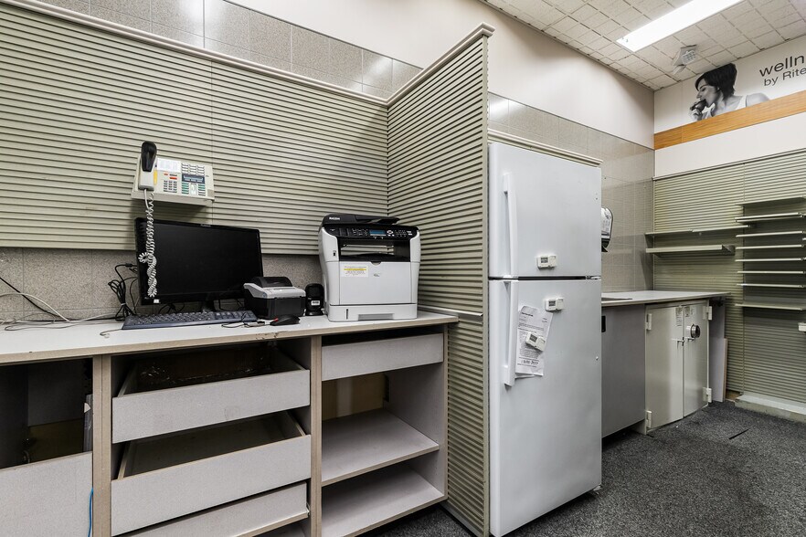 More Photos Of 3227 Northwest Ave, Bellingham Drugstore For Lease