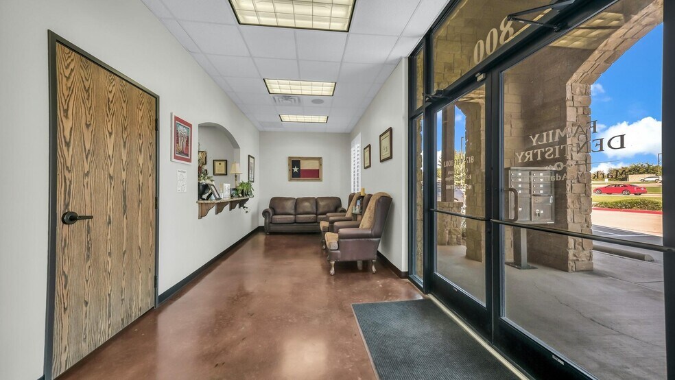 More Photos Of 126 S Ranch House Rd, Willow Park Medical For Sale