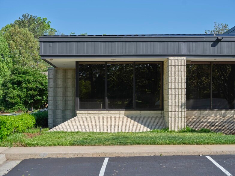 More Photos Of 5923 Peachtree Industrial Blvd, Peachtree Corners Light Distribution For Lease