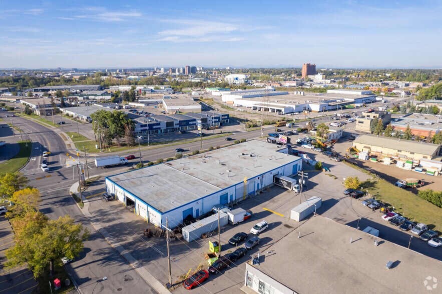 More Photos Of 456-468 42nd Ave SE, Calgary Showroom For Lease