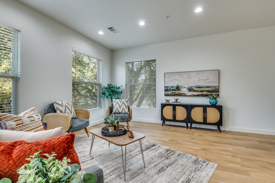 More Photos Of 504 O Connor Rd, Irving Multifamily For Sale