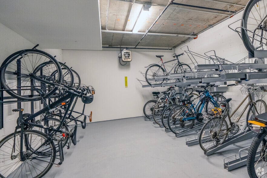 More Photos Of 710 Metropolitan Ave, Brooklyn Apartments For Lease