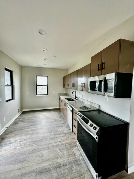 More Photos Of 1807 Logan Ave, Knoxville Apartments For Sale