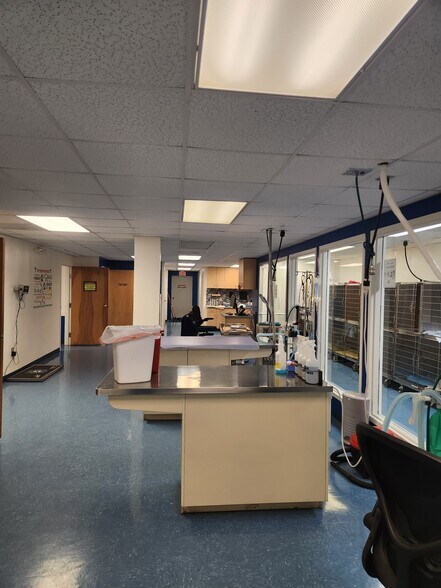 More Photos Of 1910 N Church St, Greensboro Office For Sale