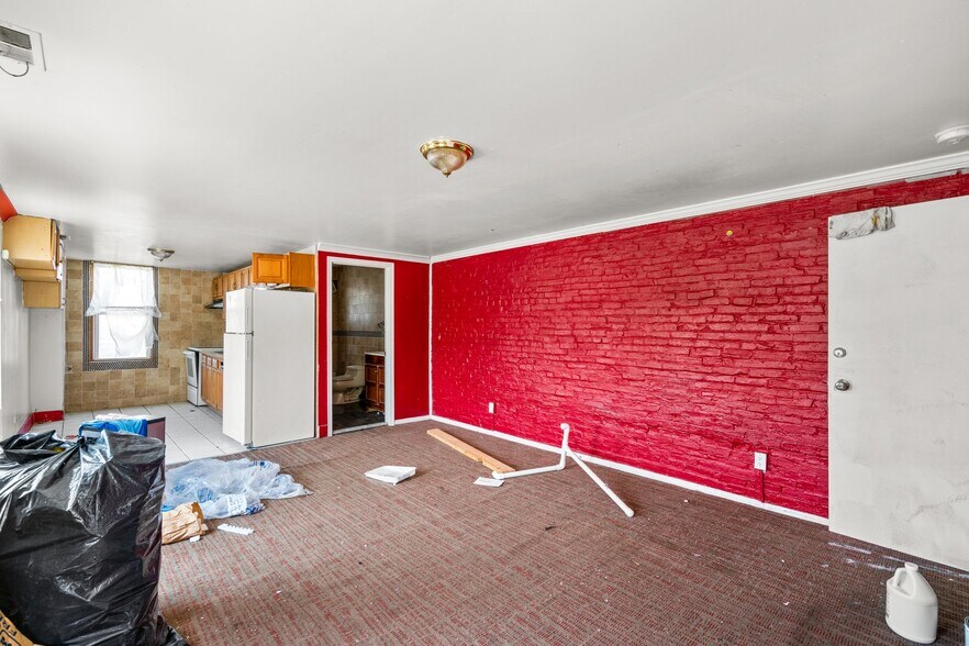 More Photos Of 2800 Huntingdon Ave, Baltimore Storefront Retail Residential For Lease