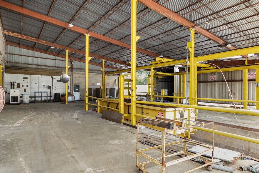 More Photos Of 2300 Old Durham Rd, Roxboro Warehouse For Lease