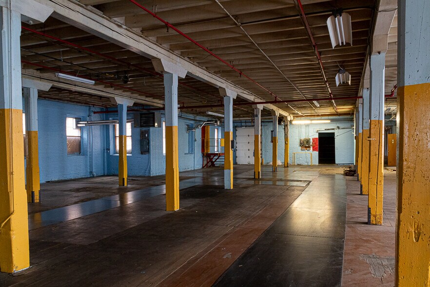 More Photos Of 253 Rue Michaud, Coaticook Manufacturing For Lease