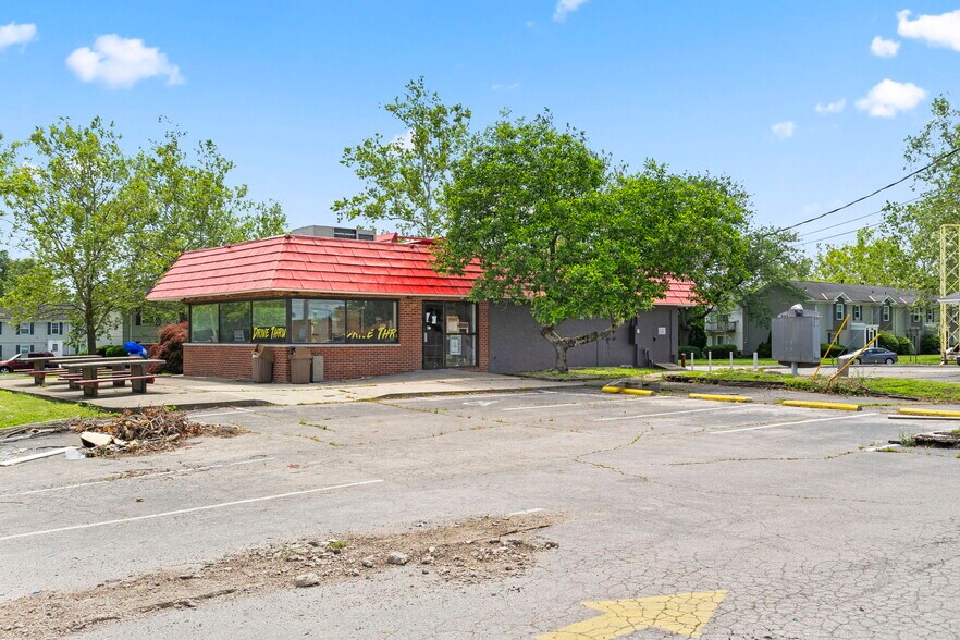More Photos Of 1900 Tamarack Cir S, Columbus Fast Food For Lease