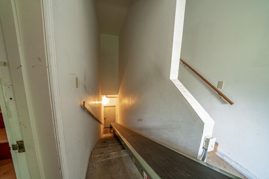 More Photos Of 279 S Main St, Winterport Winery Vineyard For Sale