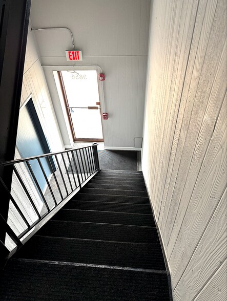 More Photos Of 9856 Derby Ln, Westchester Warehouse For Lease