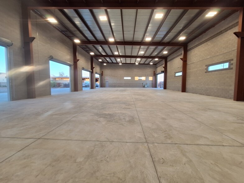 More Photos Of 1560 E 17th St, Tucson Warehouse For Lease