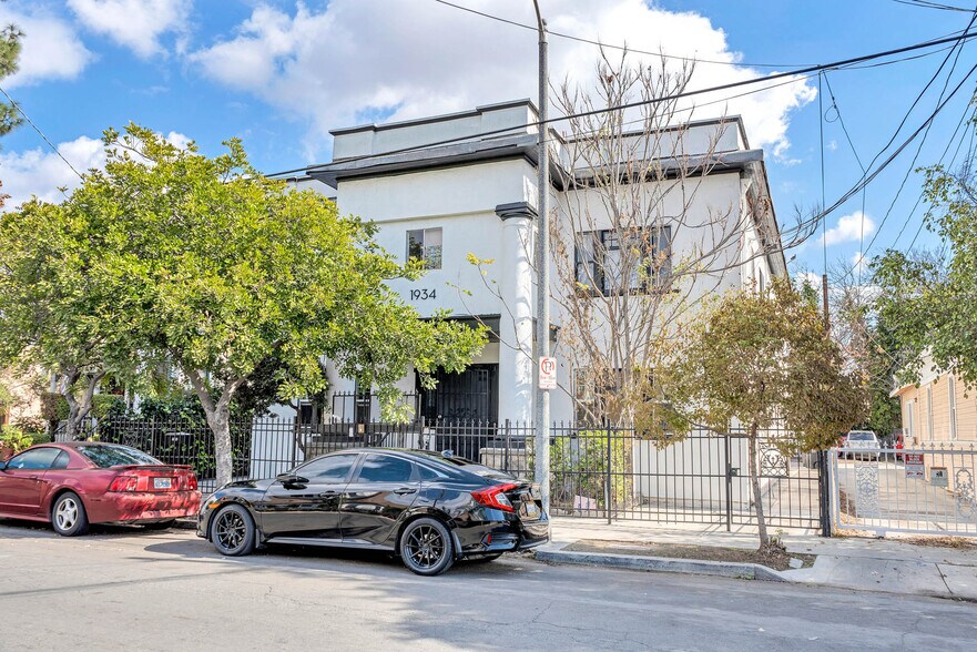 More Photos Of 1934-1936 New England St, Los Angeles Apartments For Sale