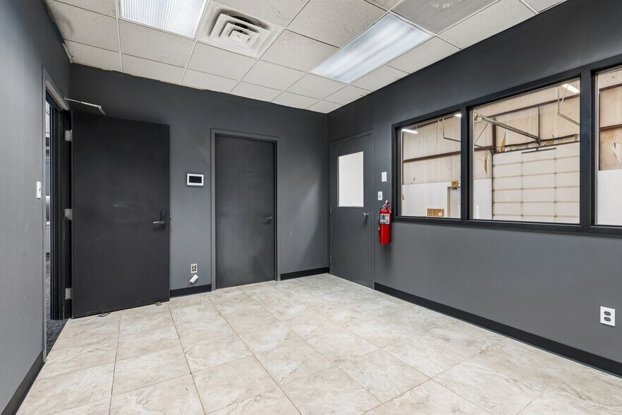 More Photos Of 7925 N Wilshire Ct, Oklahoma City Manufacturing For Sale