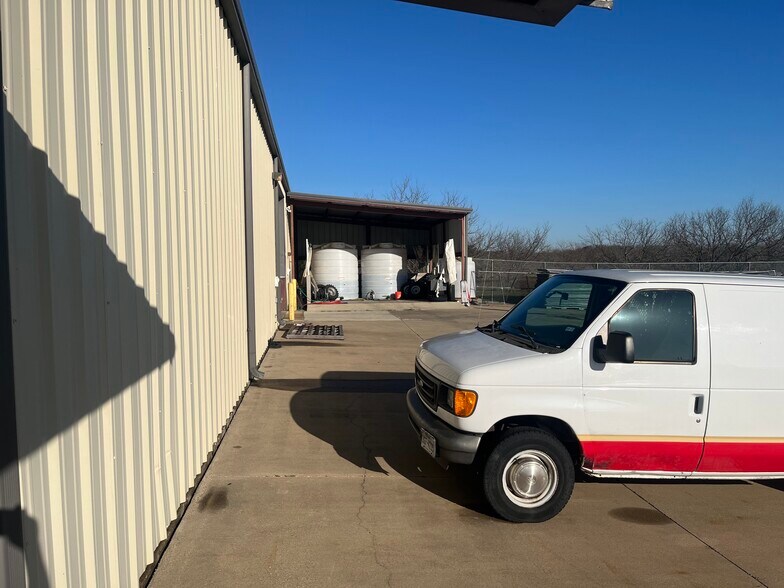 More Photos Of 1486 Champion Rd, Terrell Warehouse For Lease