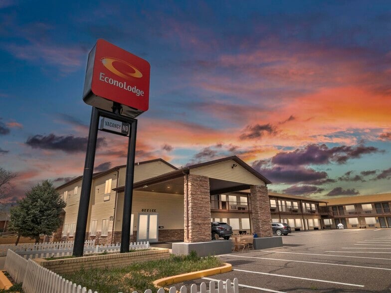 Primary Photo Of 175 E Center St, Panguitch Hotel For Sale