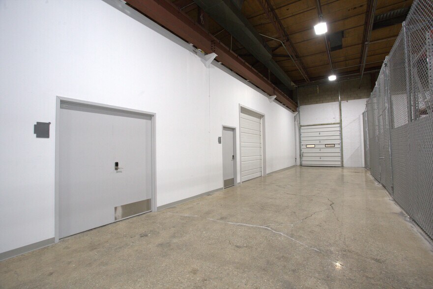 More Photos Of 1657 N Kostner Ave, Chicago Warehouse For Lease