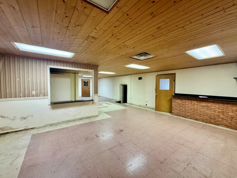 More Photos Of 868 State Route 3 and 12, Hinton Flex For Sale