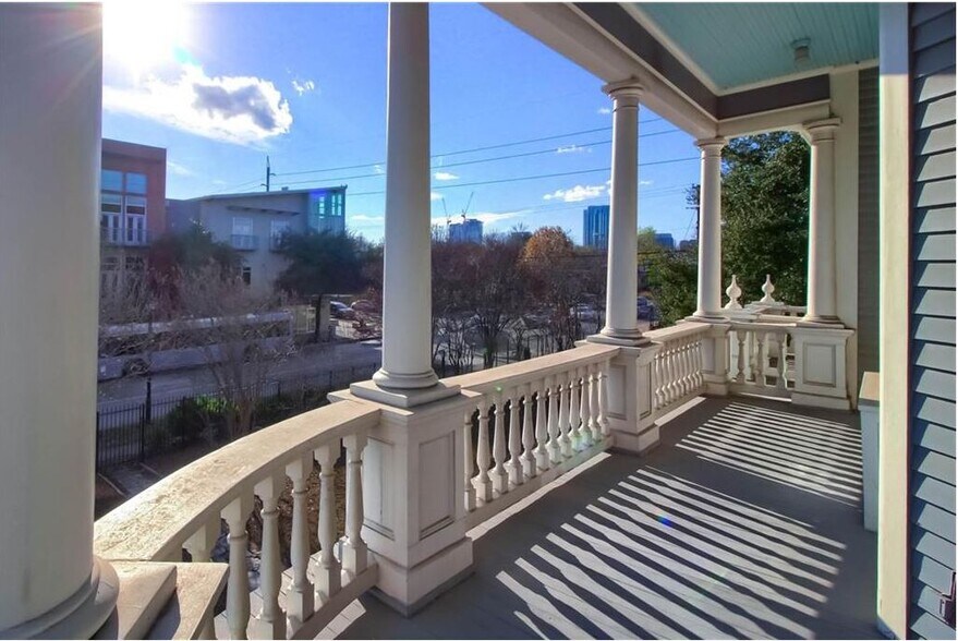 More Photos Of 1602 E Cesar Chavez St, Austin Office Residential For Lease