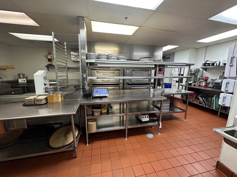 More Photos Of 1900 & 1924 Marshall St NE, Minneapolis Restaurant For Lease