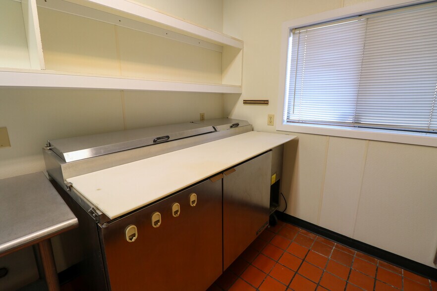 More Photos Of 1455 Oregon, Bandon Restaurant For Sale