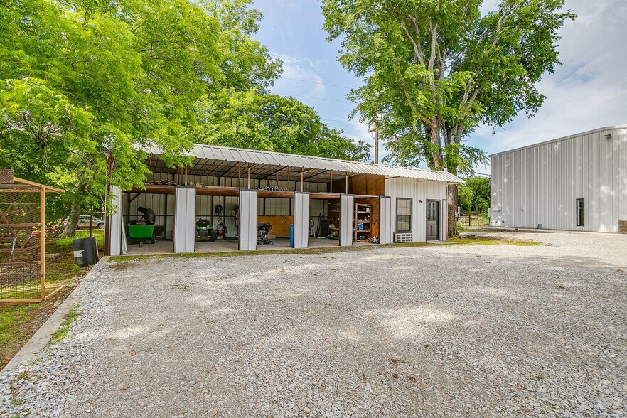 More Photos Of 1600 FM 3433, Newark Warehouse For Sale