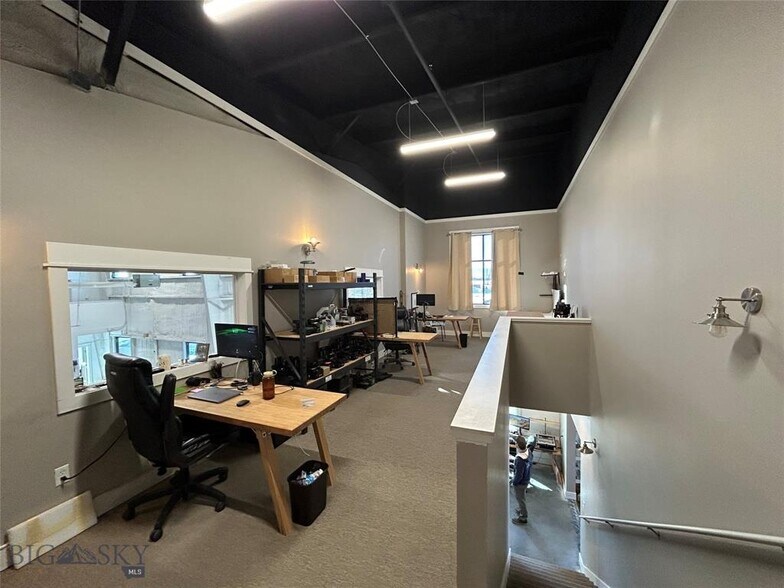 More Photos Of 119 Gold Miner Ln, Belgrade Flex For Lease