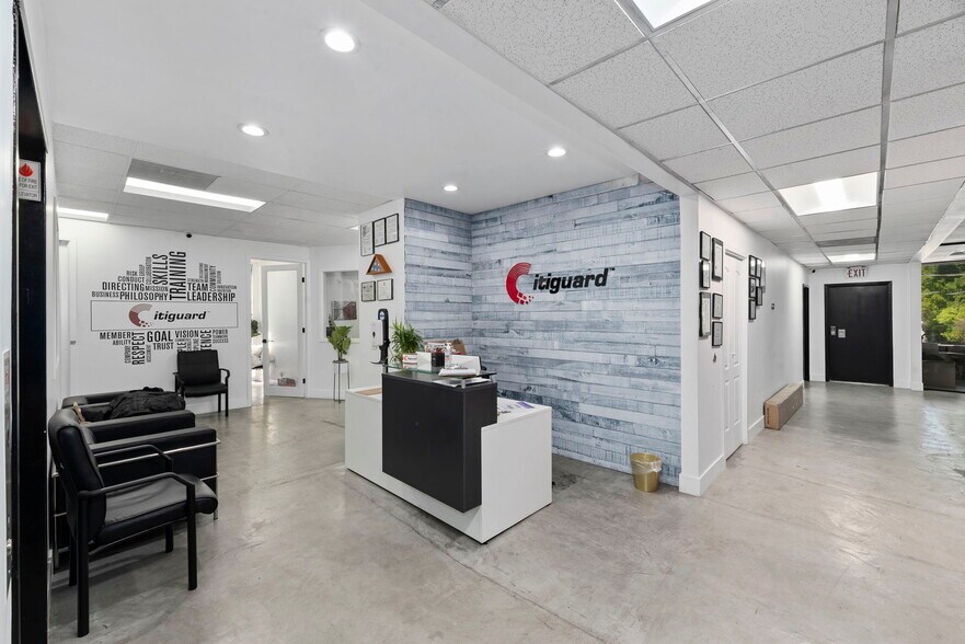 More Photos Of 22736 Vanowen St, Woodland Hills Office For Sale