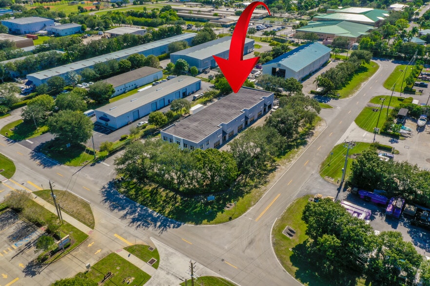 More Photos Of 3130-3160 SE Gran Park Way, Stuart Warehouse For Sale