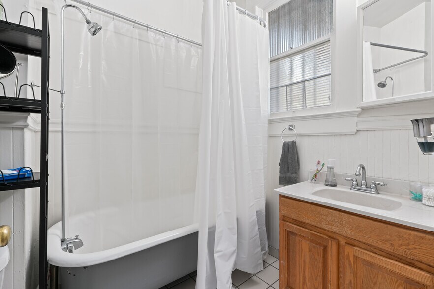 More Photos Of 123-127 Albion St, San Francisco Apartments For Sale
