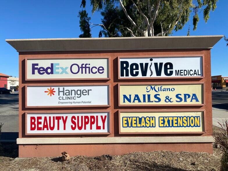 More Photos Of 3000-3024 W Florida Ave, Hemet Freestanding For Lease