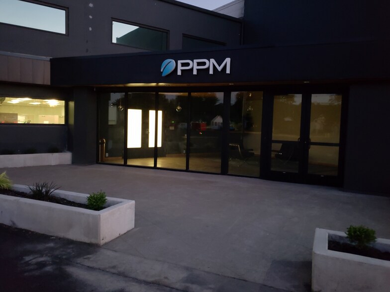 More Photos Of 500 E Illinois St, Newberg Manufacturing For Sale