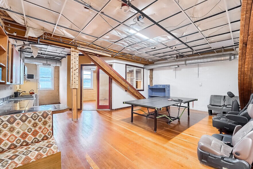 More Photos Of 611 2nd Ave, Longmont Showroom For Sale