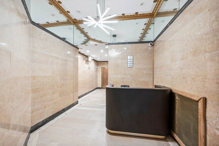 More Photos Of 315 W 35th St, New York Office For Lease