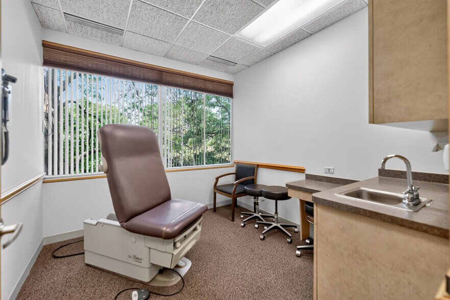 More Photos Of 290 Springfield Dr, Bloomingdale Medical For Lease
