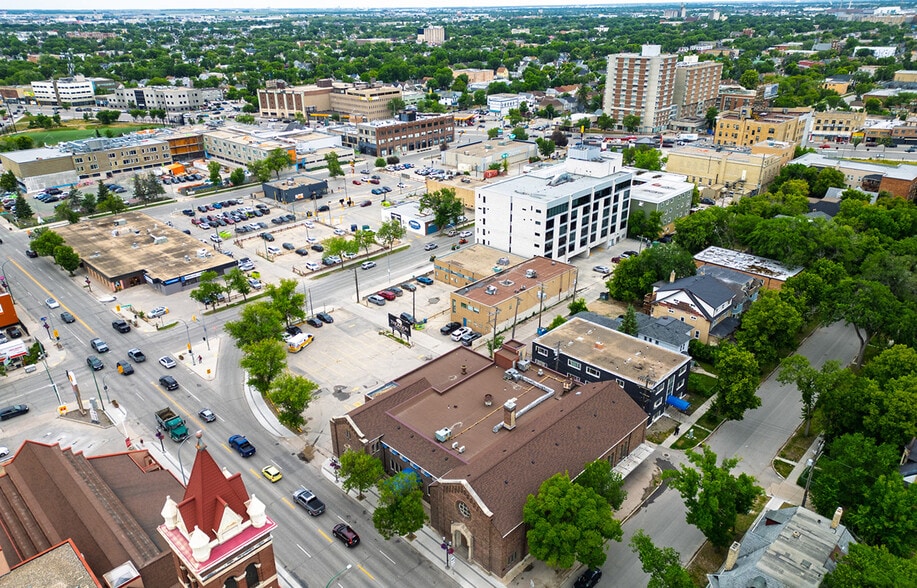 More Photos Of 255 Sherbrook St, Winnipeg Office For Sale