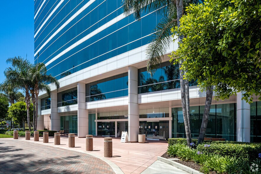 More Photos Of 1901 Main St, Irvine Office For Sale