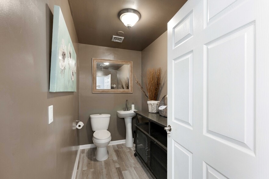 More Photos Of 916 Savannah Hwy, Charleston Freestanding For Lease