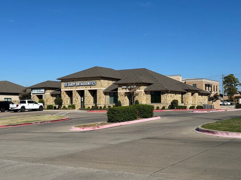 Primary Photo Of 8805 N Tarrant Pky, North Richland Hills Medical For Sale